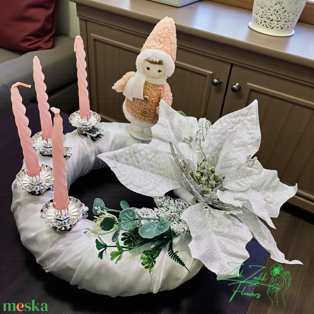 Adventi koszorú  Rózsaszín gyertyákkal és ezüst mikulánykával - karácsony - adventi díszek - adventi koszorú - Meska.hu