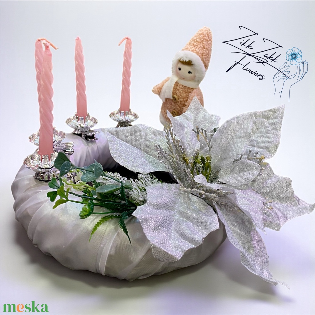 Adventi koszorú  Rózsaszín gyertyákkal és ezüst mikulánykával - karácsony - adventi díszek - adventi koszorú - Meska.hu