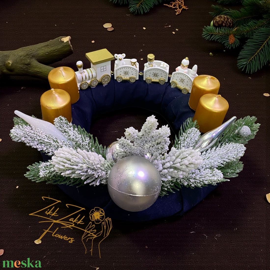 Adventi koszorú � Sötétkék alap vonatos díszítéssel - karácsony - adventi díszek - adventi koszorú - Meska.hu