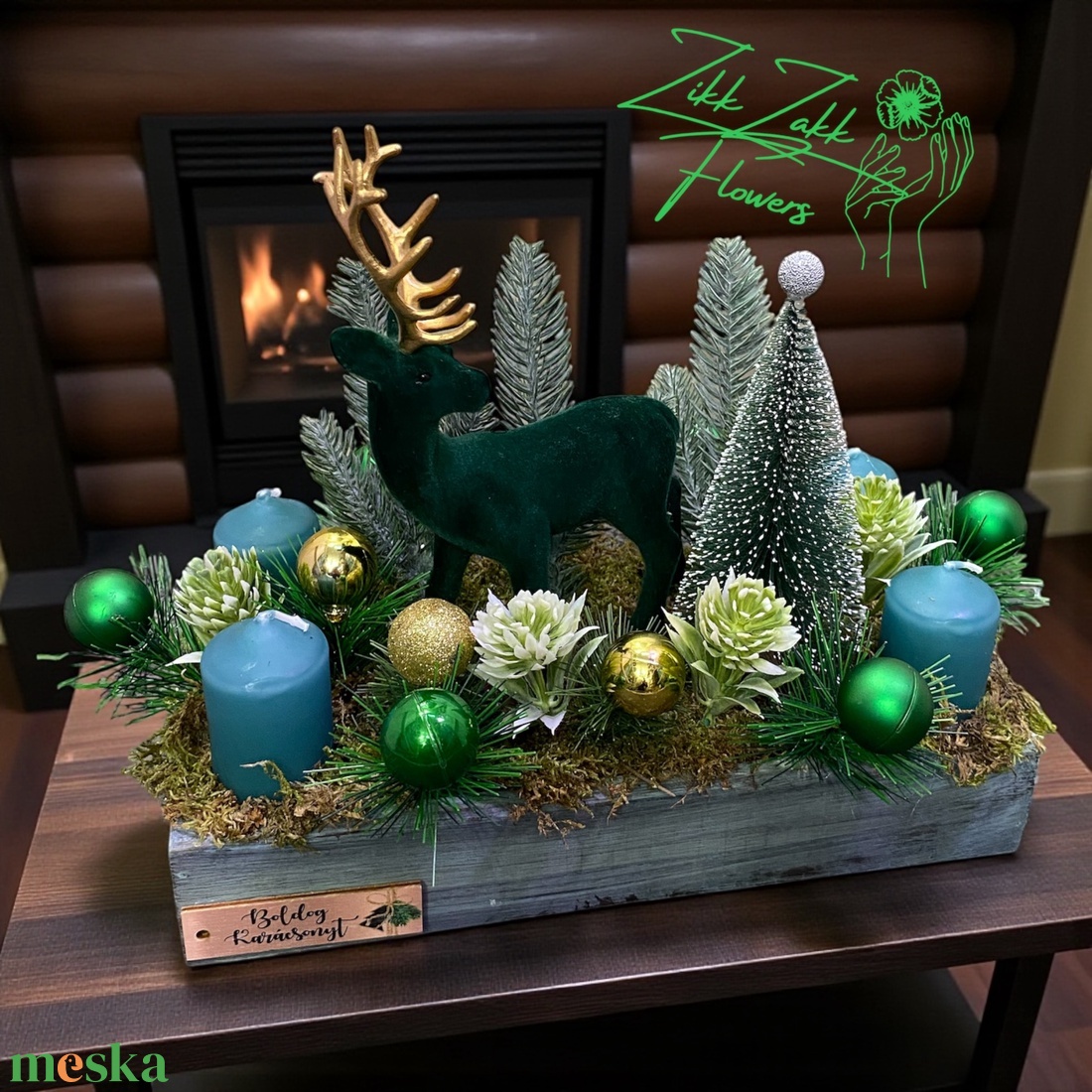 Adventi asztaldísz  Zöld bársony szarvassal, zöld-kék gyertyákkal - karácsony - adventi díszek - adventi asztaldísz - Meska.hu