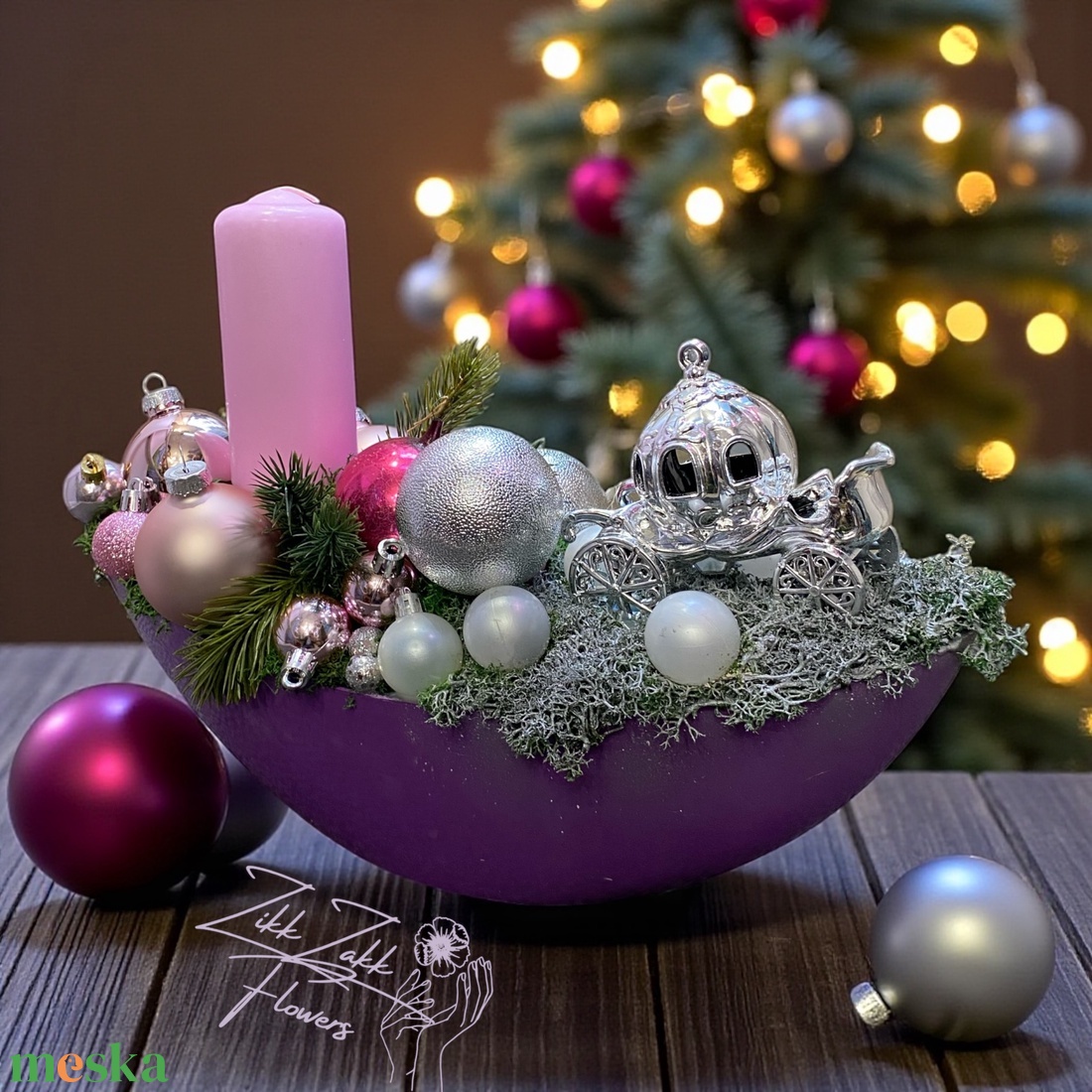 Lila tálas karácsonyi kompozíció � hintó díszítéssel - karácsony - karácsonyi lakásdekoráció - ünnepi asztaldekoráció - Meska.hu