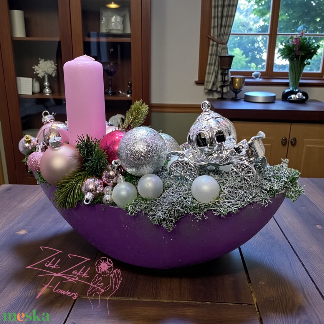 Lila tálas karácsonyi kompozíció � hintó díszítéssel - karácsony - karácsonyi lakásdekoráció - ünnepi asztaldekoráció - Meska.hu