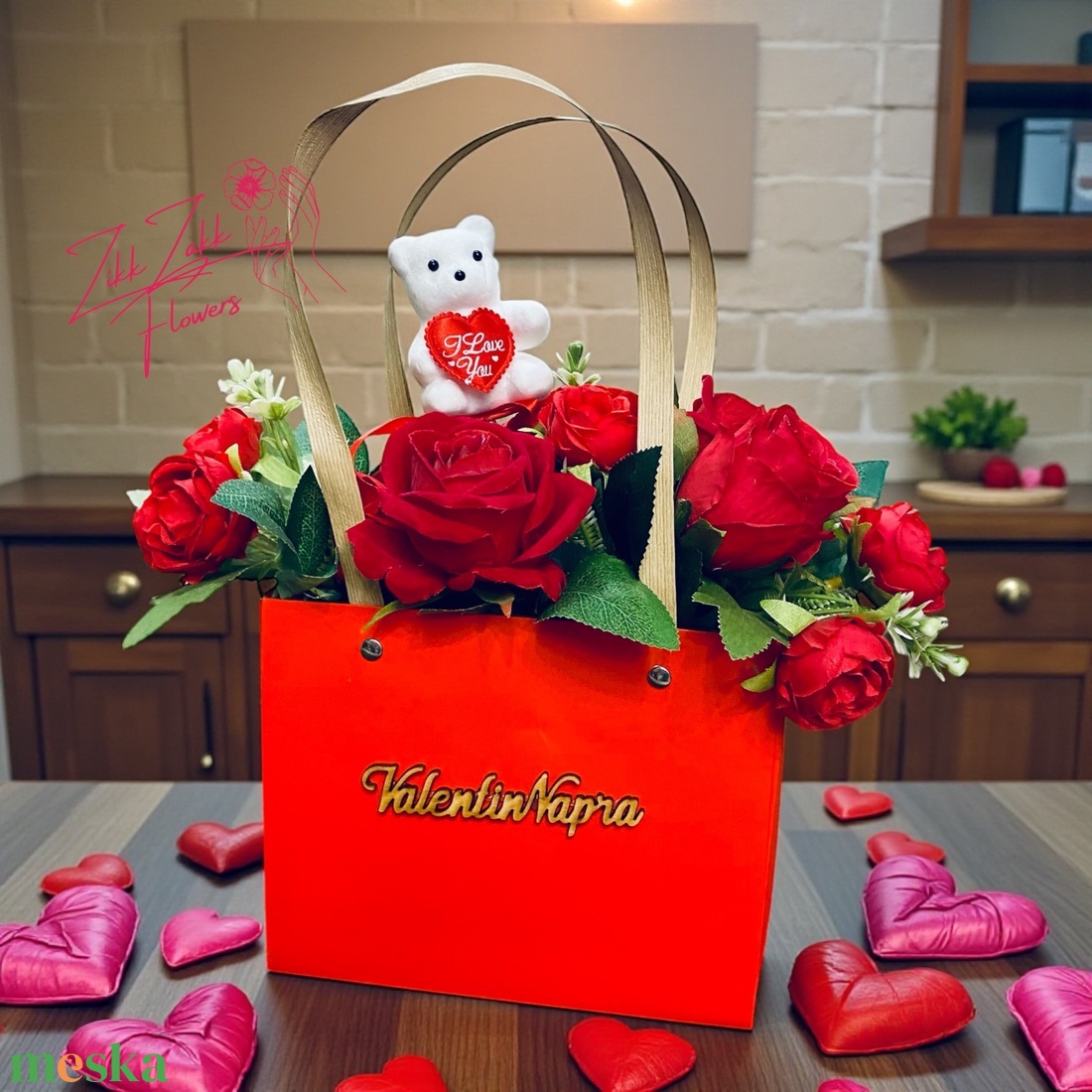 Valentin-napi rózsakompozíció dísztáskában macival - otthon & életmód - virágdekoráció - virágok - virágbox - Meska.hu