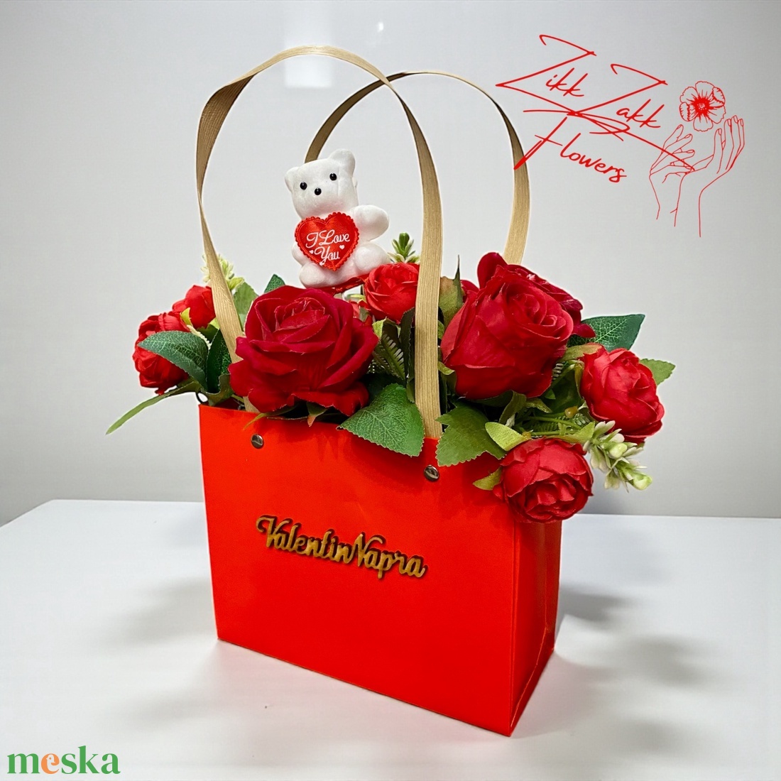 Valentin-napi rózsakompozíció dísztáskában macival - otthon & életmód - virágdekoráció - virágok - virágbox - Meska.hu