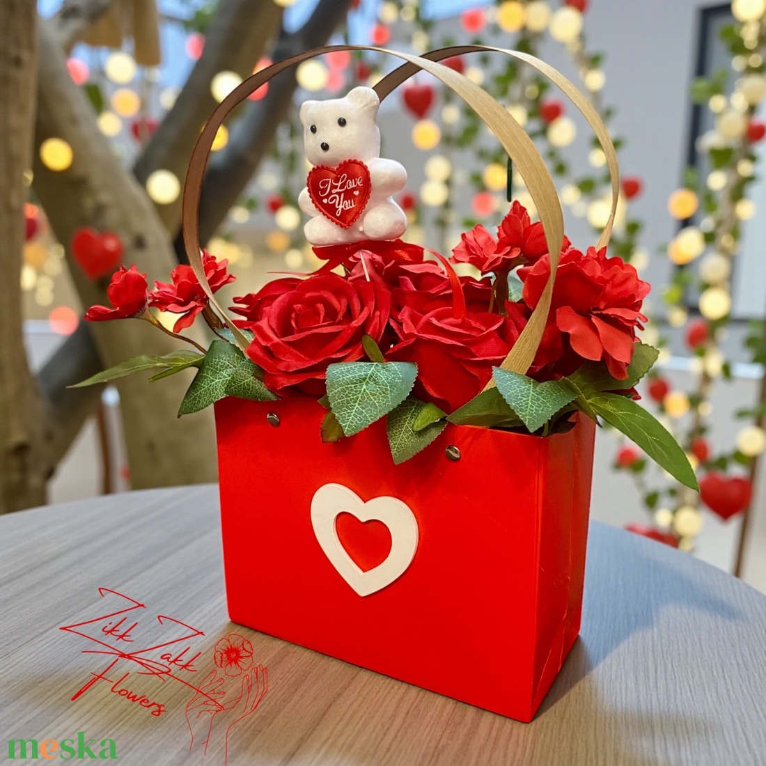 Valentin-napi piros táska � örök rózsákkal és macival - otthon & életmód - virágdekoráció - virágok - virágbox - Meska.hu
