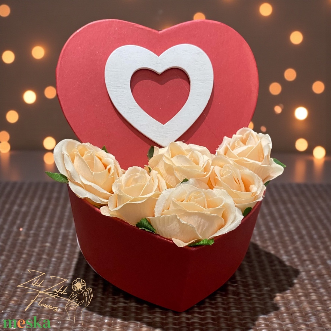 Szív doboz � krém rózsákkal - otthon & életmód - virágdekoráció - virágok - virágbox - Meska.hu