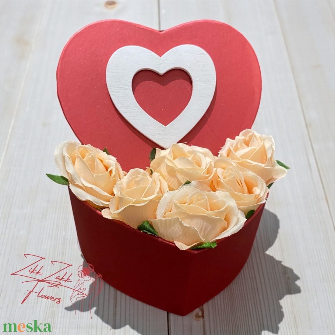Szív doboz � krém rózsákkal - otthon & életmód - virágdekoráció - virágok - virágbox - Meska.hu