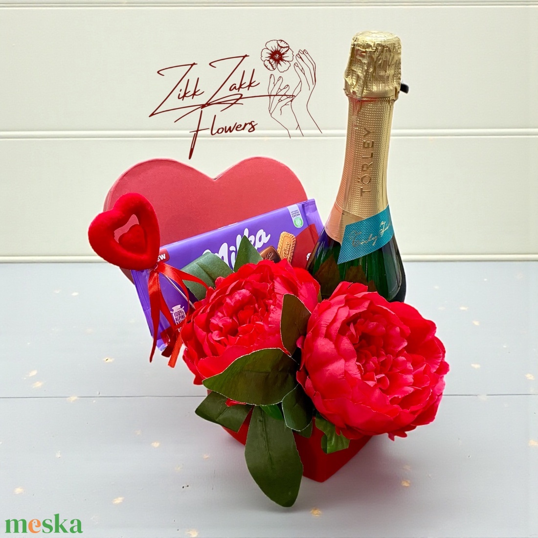 Szív box pezsgővel és csokoládéval - otthon & életmód - virágdekoráció - virágok - virágbox - Meska.hu