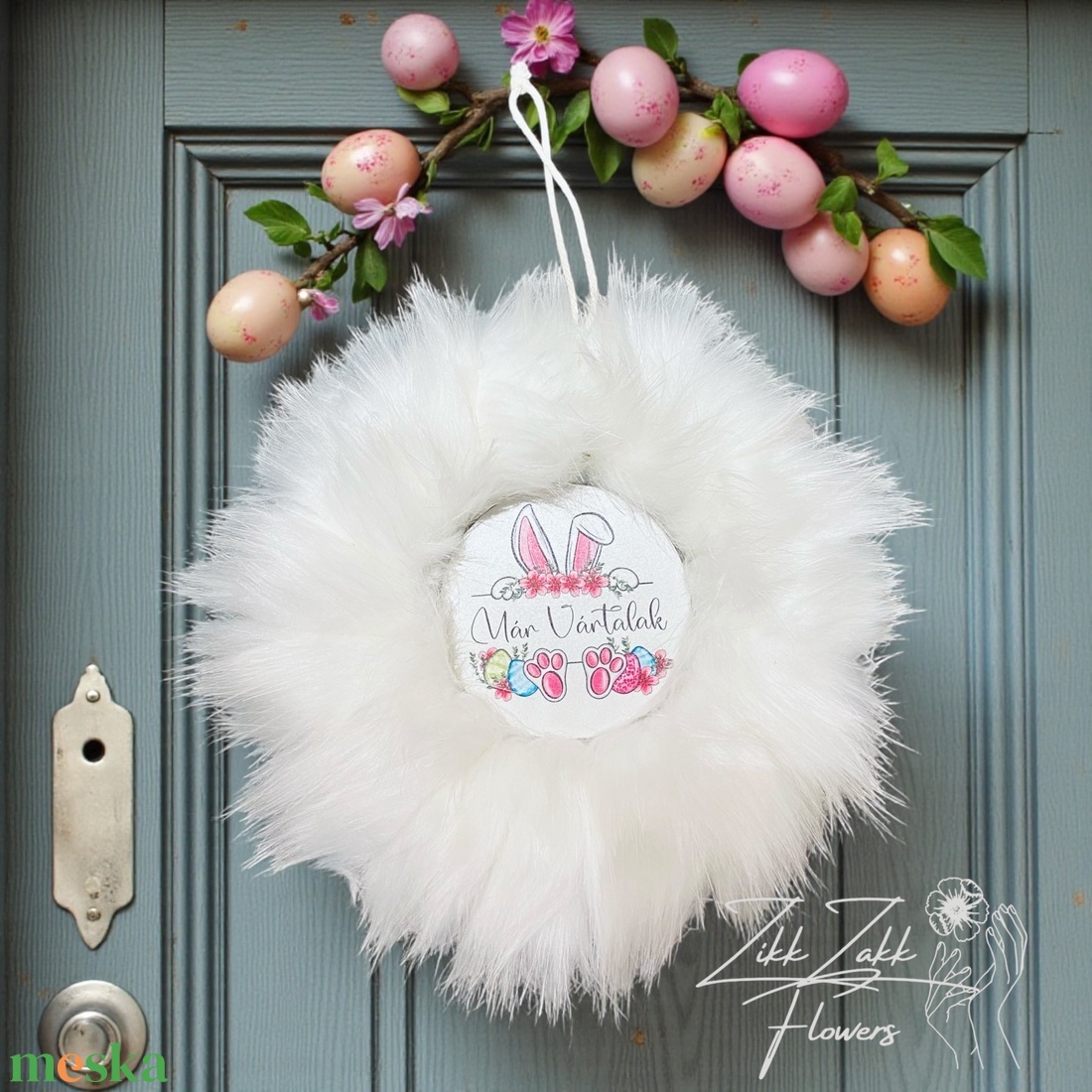 Prémium fehér prémes húsvéti ajtódísz Már Vártalak táblával - ünnepi díszek, dekorációk - húsvéti díszek és dekorációk - húsvéti ajtódísz, kopogtató - Meska.hu