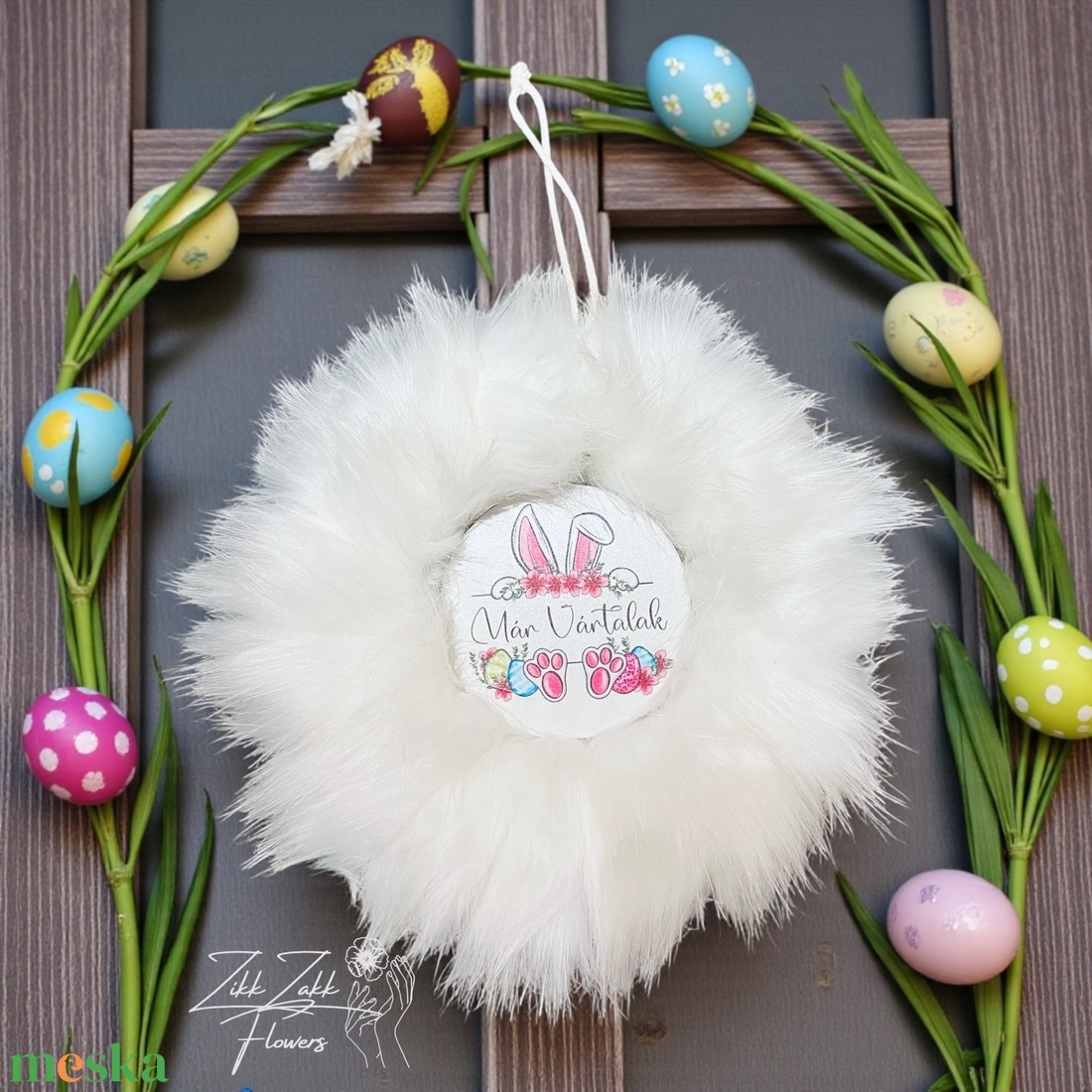 Prémium fehér prémes húsvéti ajtódísz Már Vártalak táblával - ünnepi díszek, dekorációk - húsvéti díszek és dekorációk - húsvéti ajtódísz, kopogtató - Meska.hu