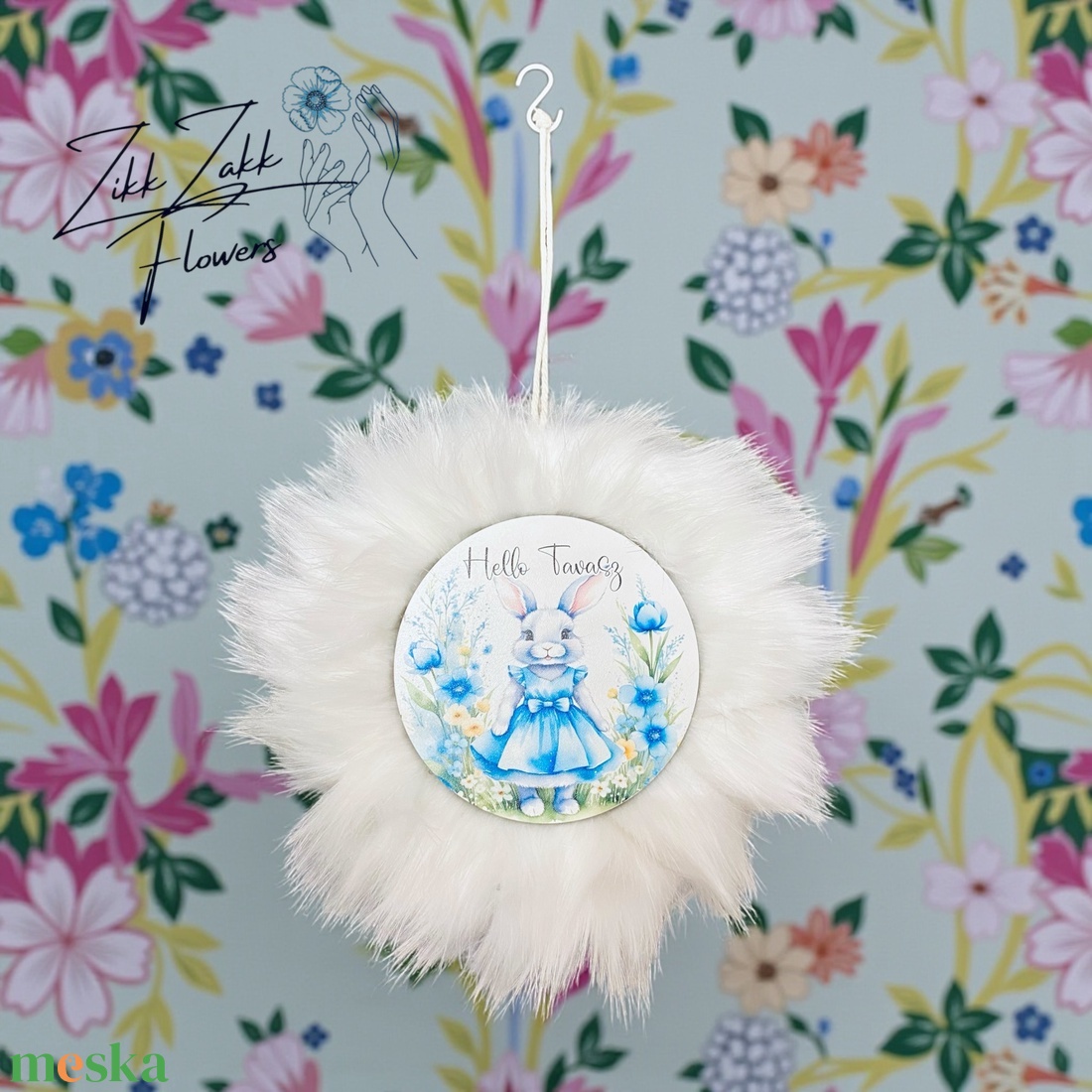 Fehér prémes húsvéti ajtódísz Hello Tavasz nyuszis táblával - ünnepi díszek, dekorációk - húsvéti díszek és dekorációk - húsvéti ajtódísz, kopogtató - Meska.hu