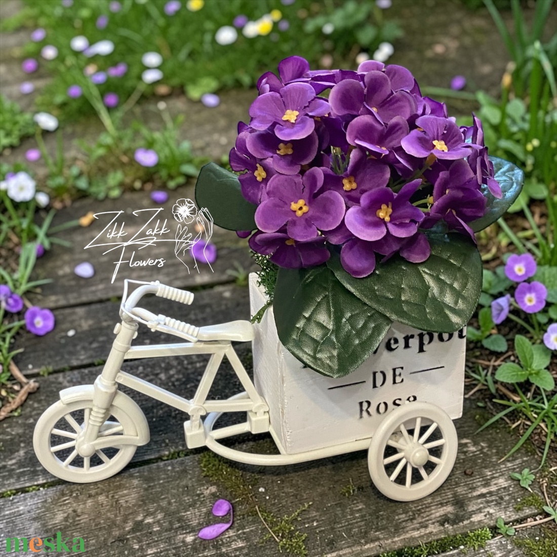 Lila Virágos Biciklis Dekor Kompozíció - ünnepi díszek, dekorációk - húsvéti díszek és dekorációk - húsvéti asztaldíszek - Meska.hu