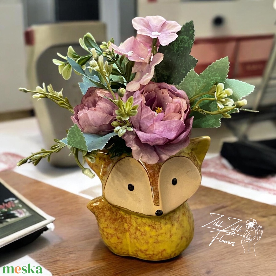 Vintage rózsás kompozíció róka kaspóban - otthon & életmód - dekoráció - asztal és polc dekoráció - asztaldísz - Meska.hu