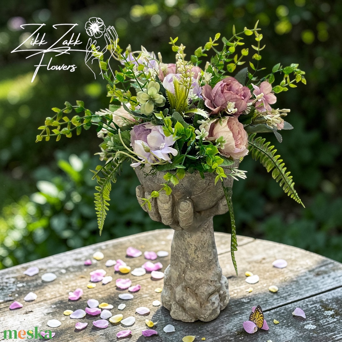 Kéz formájú kaspó virágkompozícióval - otthon & életmód - virágdekoráció - virágdíszek - asztali virágdísz - Meska.hu