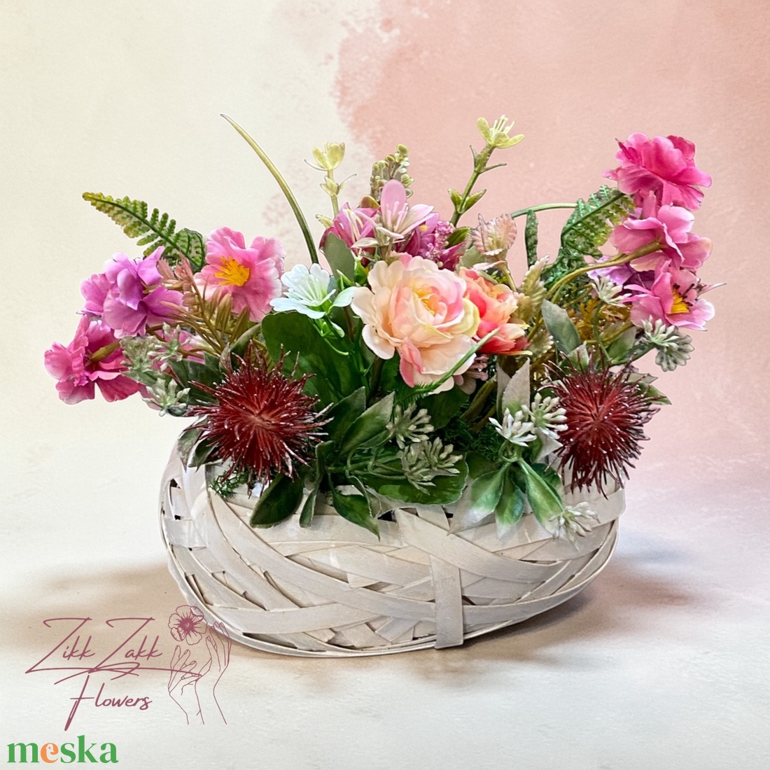 Vegyes virág kompozíció fonott kosárban - otthon & életmód - virágdekoráció - virágdíszek - asztali virágdísz - Meska.hu