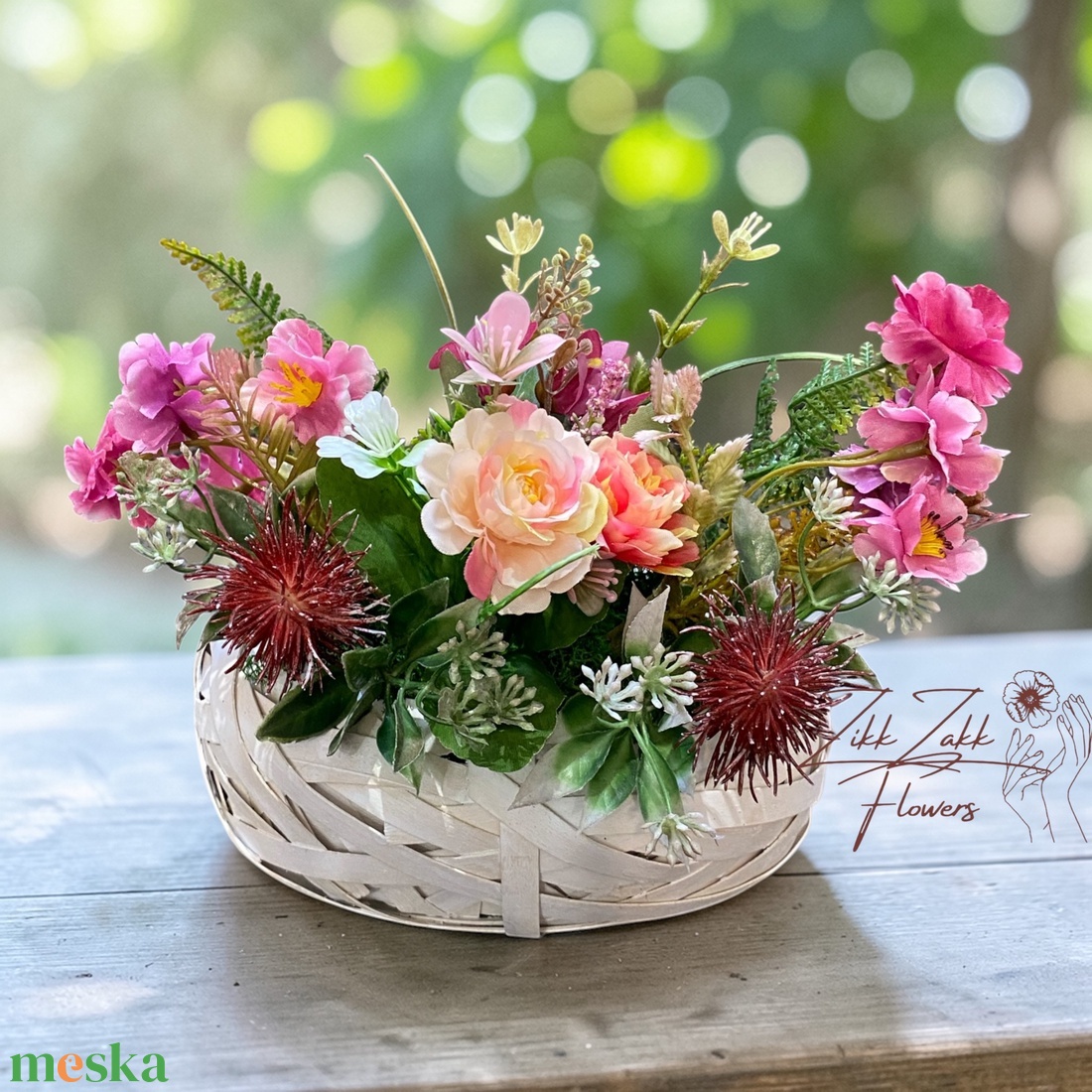 Vegyes virág kompozíció fonott kosárban - otthon & életmód - virágdekoráció - virágdíszek - asztali virágdísz - Meska.hu