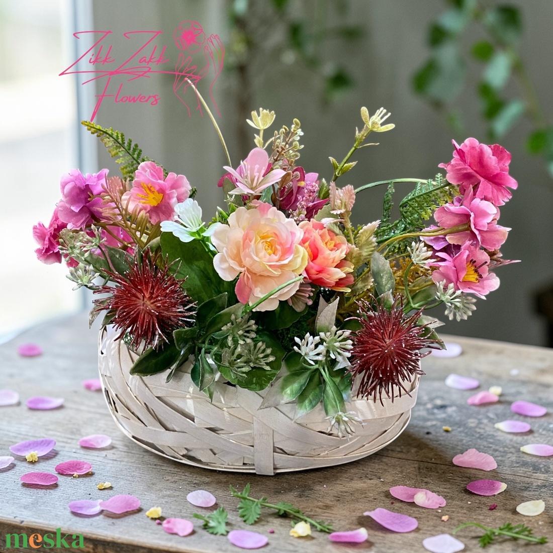 Vegyes virág kompozíció fonott kosárban - otthon & életmód - virágdekoráció - virágdíszek - asztali virágdísz - Meska.hu
