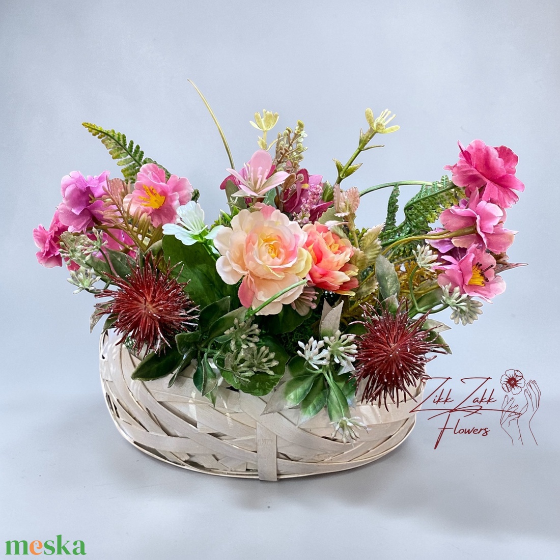 Vegyes virág kompozíció fonott kosárban - otthon & életmód - virágdekoráció - virágdíszek - asztali virágdísz - Meska.hu