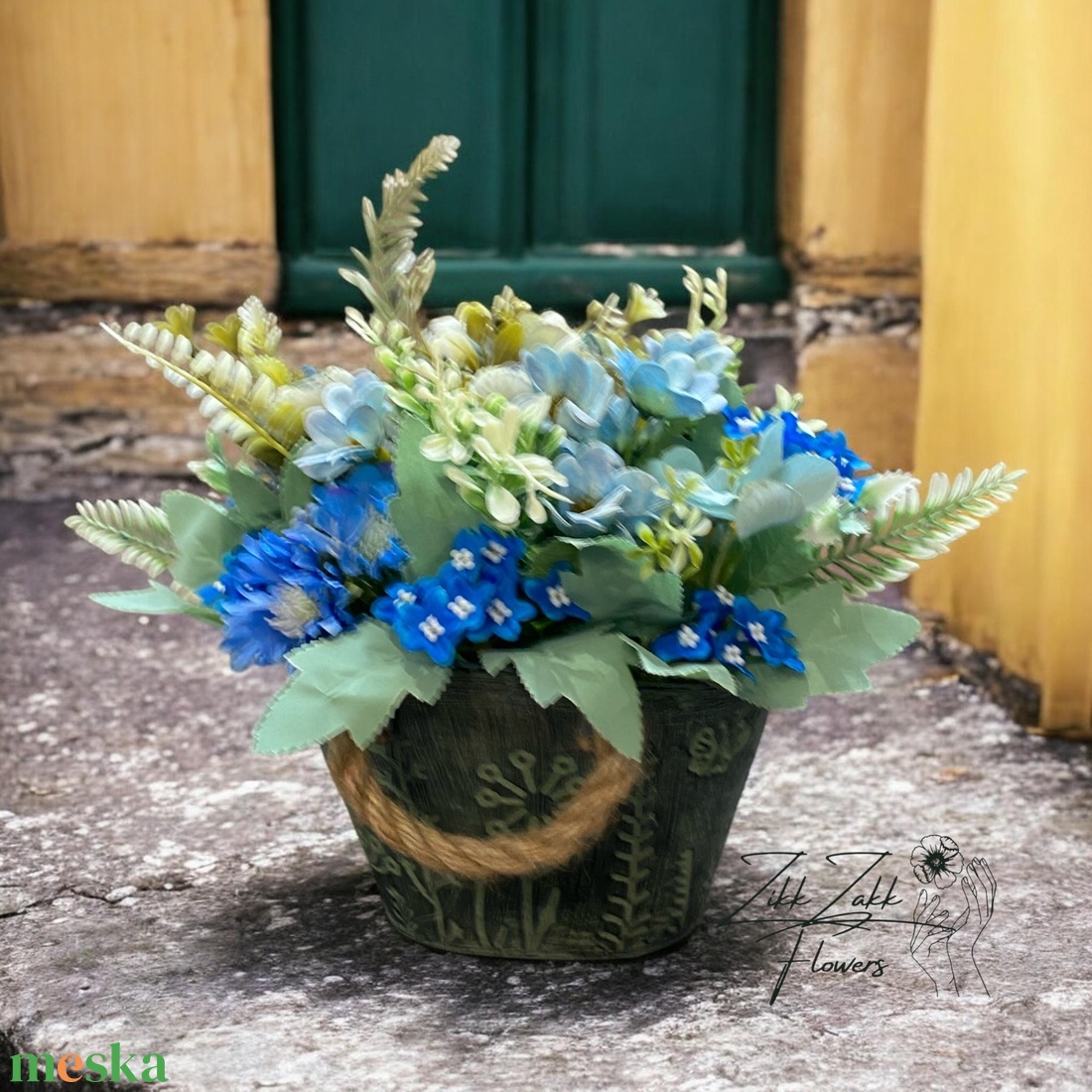 Kék virág kompozíció rusztikus kaspóban - otthon & életmód - virágdekoráció - virágdíszek - asztali virágdísz - Meska.hu