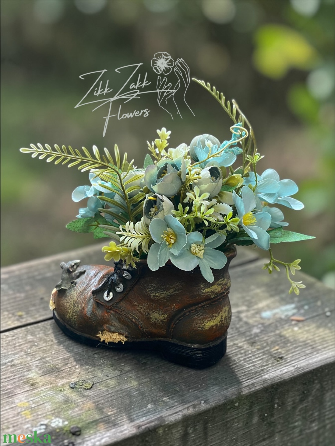 Egérkés bakancs kaspó virágkompozícióval - otthon & életmód - dekoráció - asztal és polc dekoráció - asztaldísz - Meska.hu