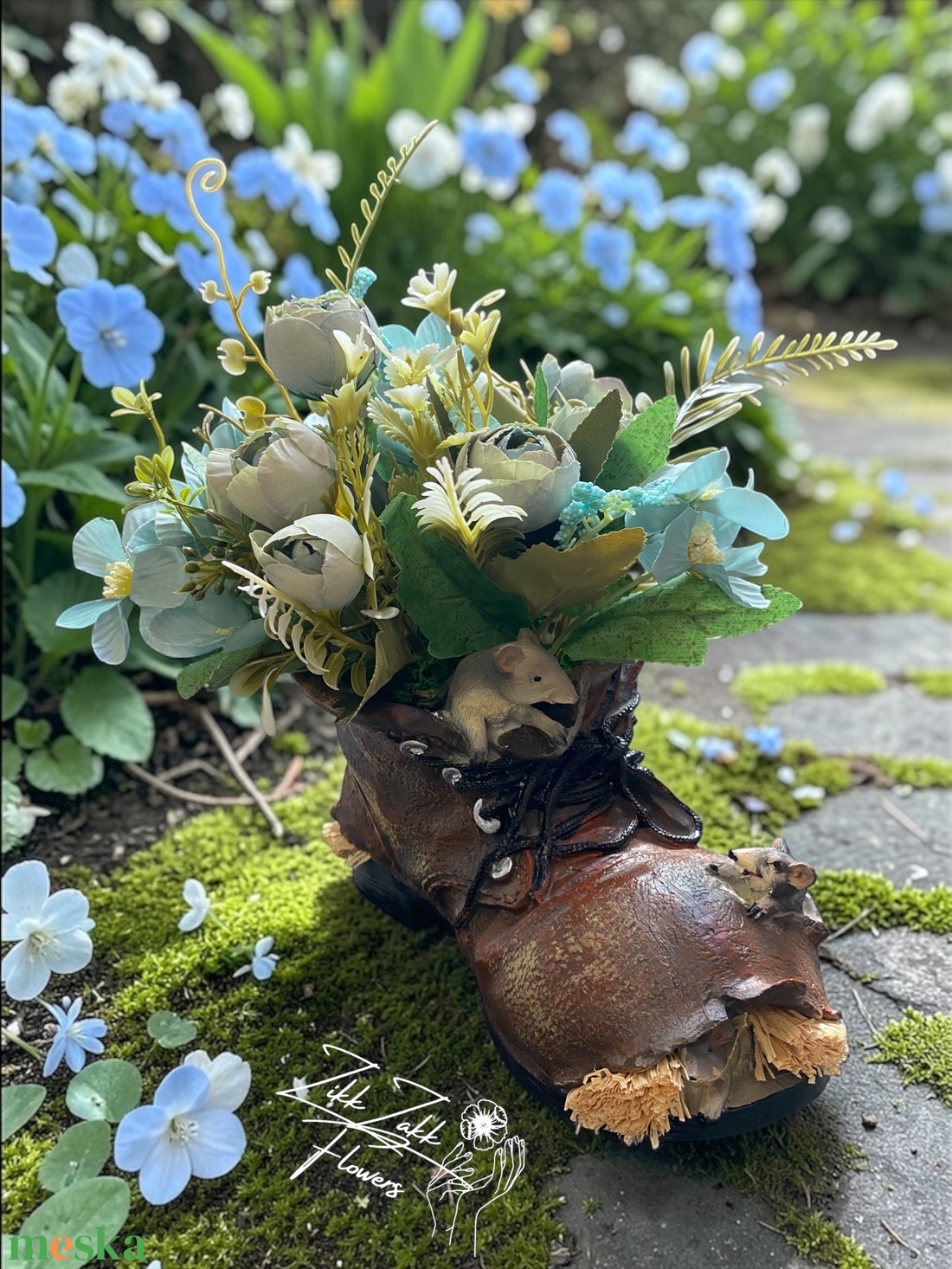 Egérkés bakancs kaspó virágkompozícióval - otthon & életmód - dekoráció - asztal és polc dekoráció - asztaldísz - Meska.hu