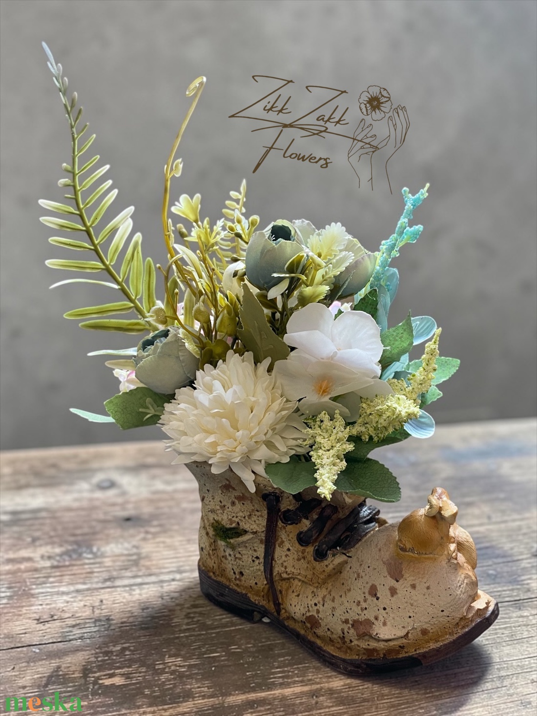 Nyuszis bakancs kaspó virágkompozícióval - otthon & életmód - dekoráció - asztal és polc dekoráció - asztaldísz - Meska.hu