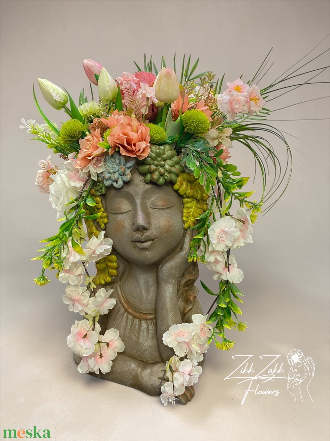 Virágos női fej kaspó tavaszi virágkompozícióval - otthon & életmód - dekoráció - asztal és polc dekoráció - asztaldísz - Meska.hu