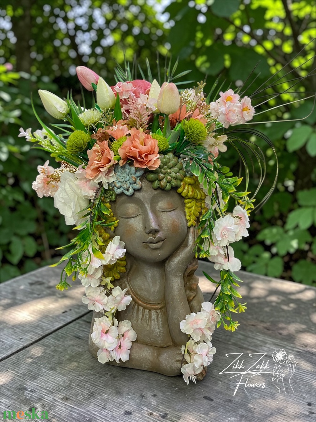 Virágos női fej kaspó tavaszi virágkompozícióval - otthon & életmód - dekoráció - asztal és polc dekoráció - asztaldísz - Meska.hu