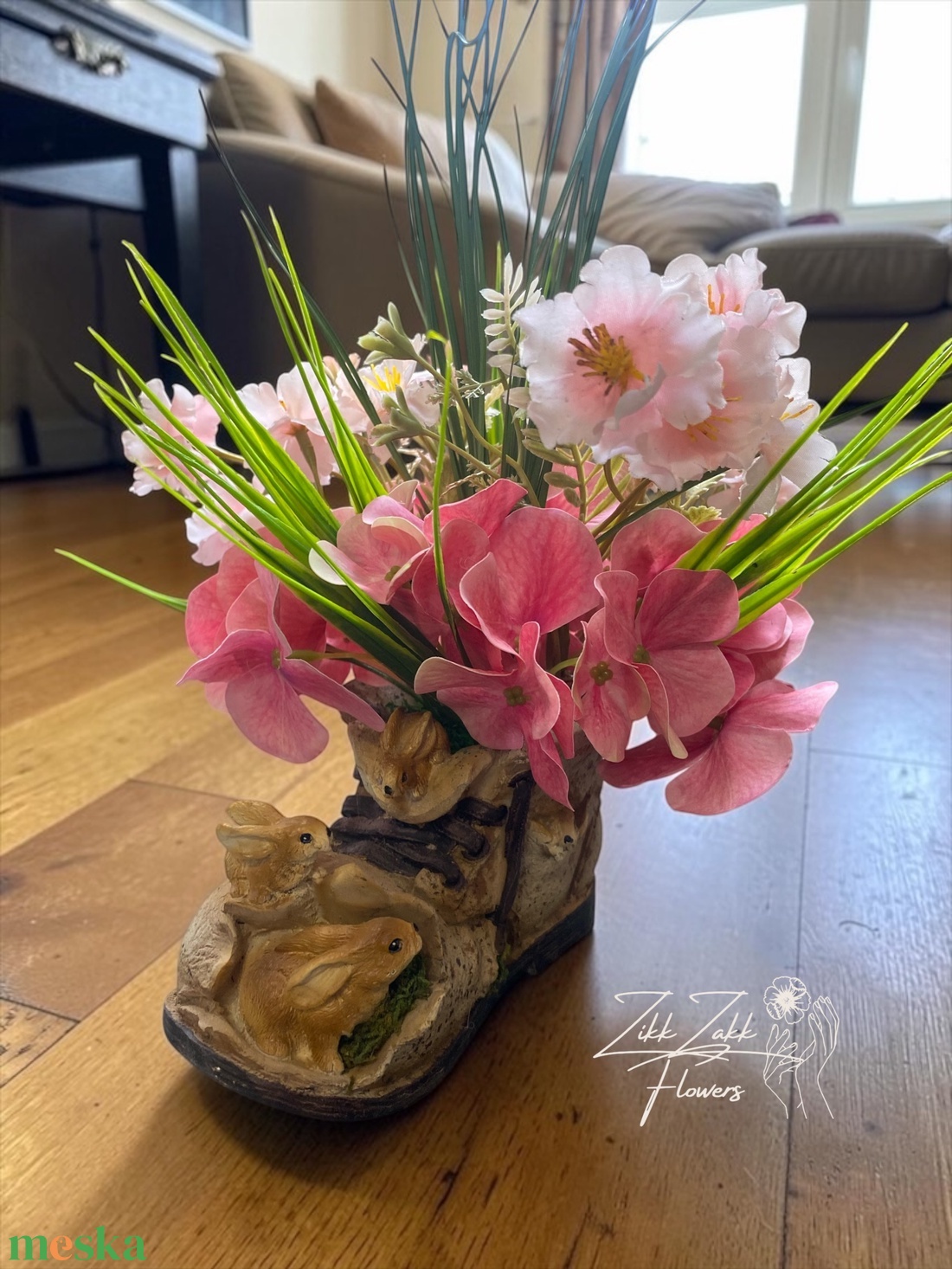 Rózsaszín virágos nyuszis bakancs kaspó - otthon & életmód - virágdekoráció - virágdíszek - asztali virágdísz - Meska.hu