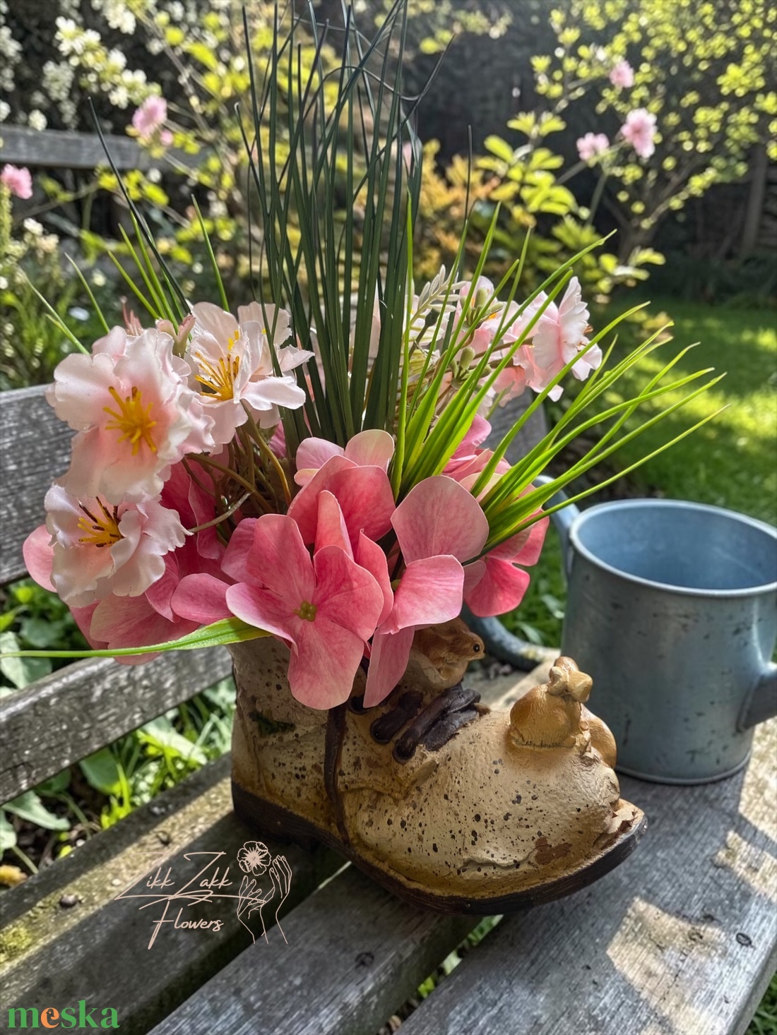 Rózsaszín virágos nyuszis bakancs kaspó - otthon & életmód - virágdekoráció - virágdíszek - asztali virágdísz - Meska.hu