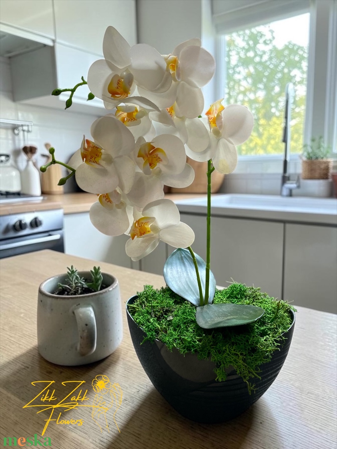 Örök fehér orchidea kompozíció sötétszürke kaspóban - otthon & életmód - virágdekoráció - virágdíszek - asztali virágdísz - Meska.hu