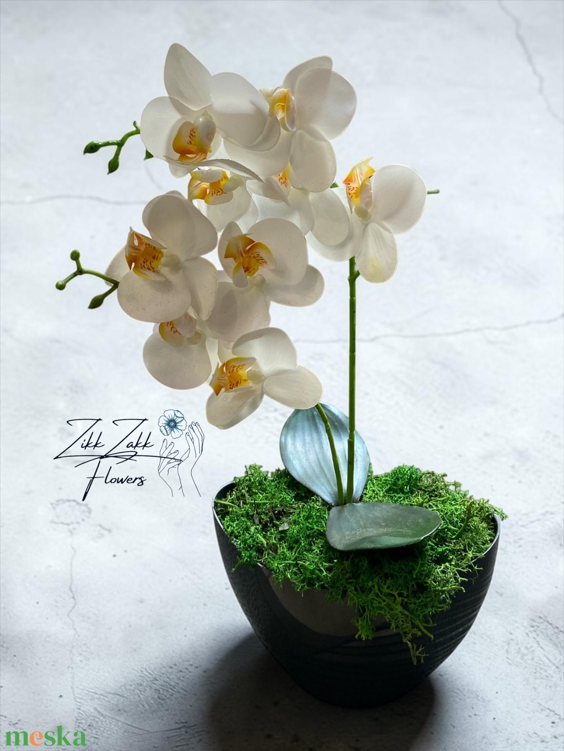 Örök fehér orchidea kompozíció sötétszürke kaspóban - otthon & életmód - virágdekoráció - virágdíszek - asztali virágdísz - Meska.hu