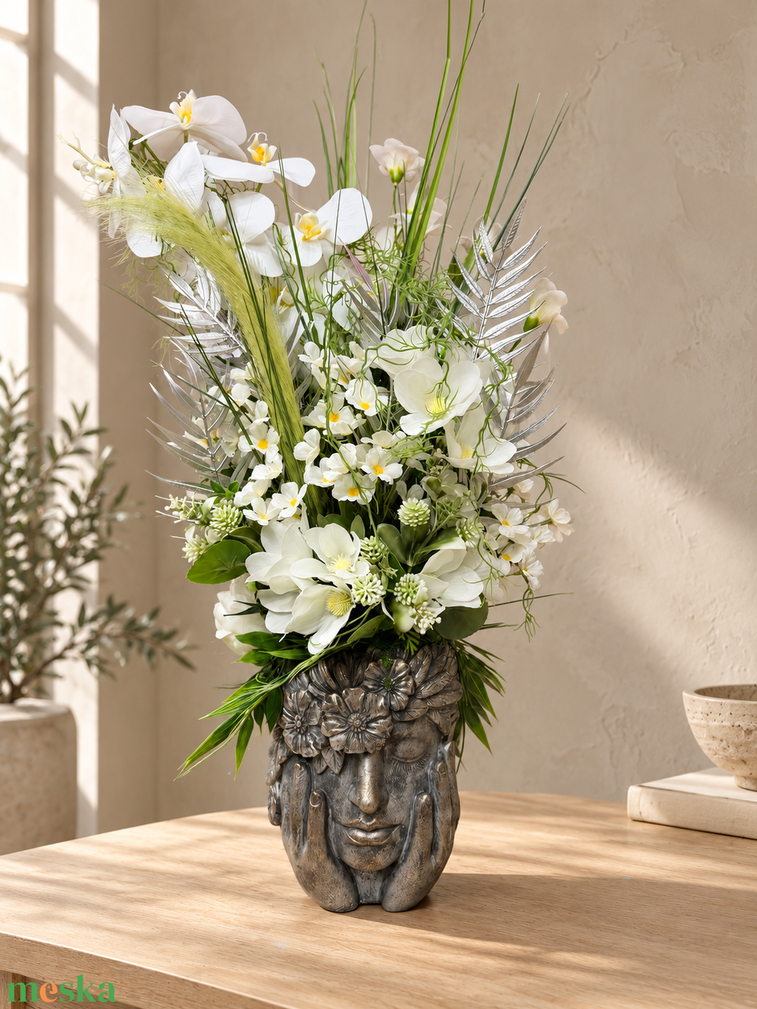 FEHÉR ORCHIDEÁS ÖRÖK VIRÁGKOMPOZÍCIÓ ANTIKOLT NŐI FEJ KASPÓBAN � 80 � 35 CM - otthon & életmód - dekoráció - asztal és polc dekoráció - asztaldísz - Meska.hu