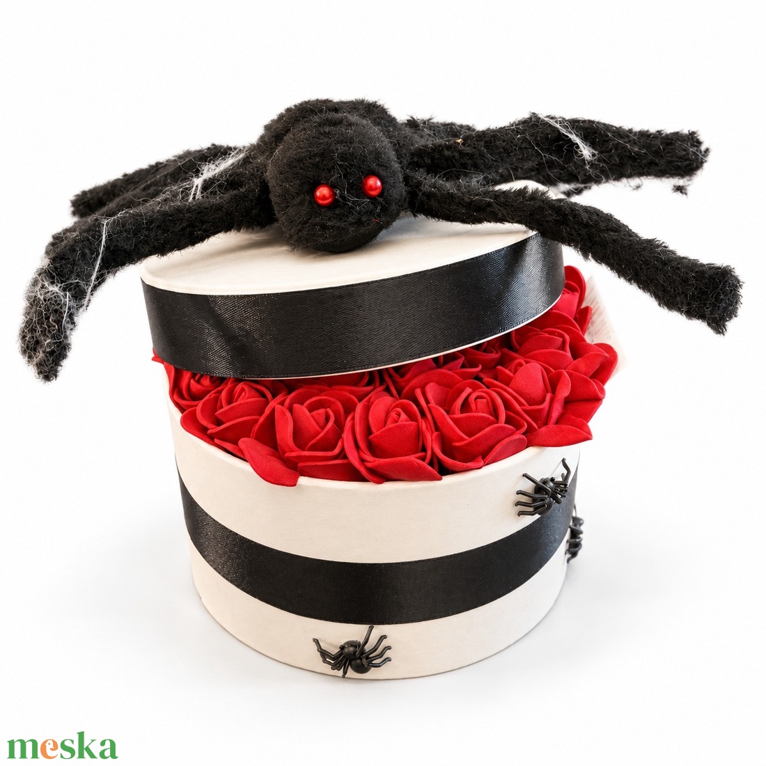 Piros rózsás Halloween virágbox óriáspókkal � kb. 30 � 22 cm - otthon & életmód - dekoráció - halloween - halloweeni asztaldísz - Meska.hu