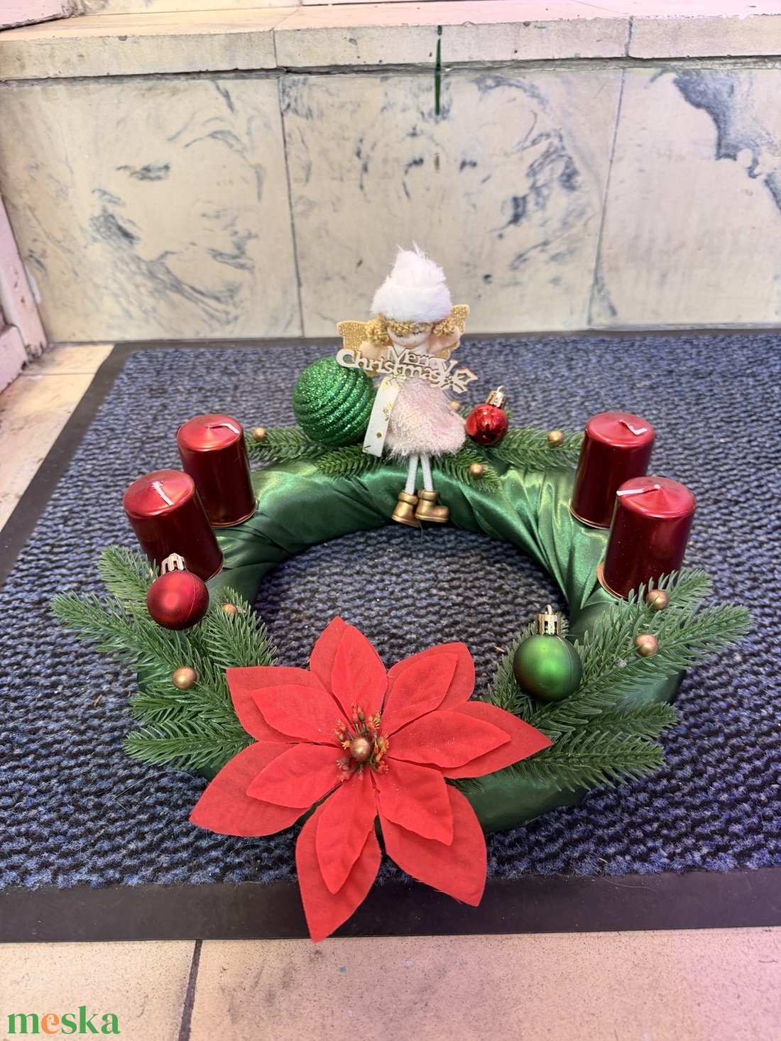 Angyali karácsony � zöld adventi koszorú piros gyertyákkal - karácsony - adventi díszek - adventi koszorú - Meska.hu