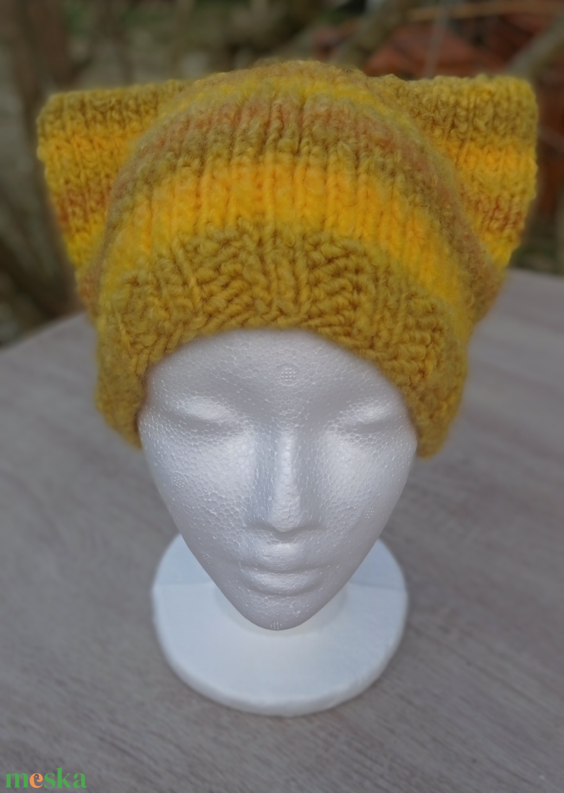 Napsugár cicafüles sapka - ruha & divat - sál, sapka, kendő - sapka - Meska.hu