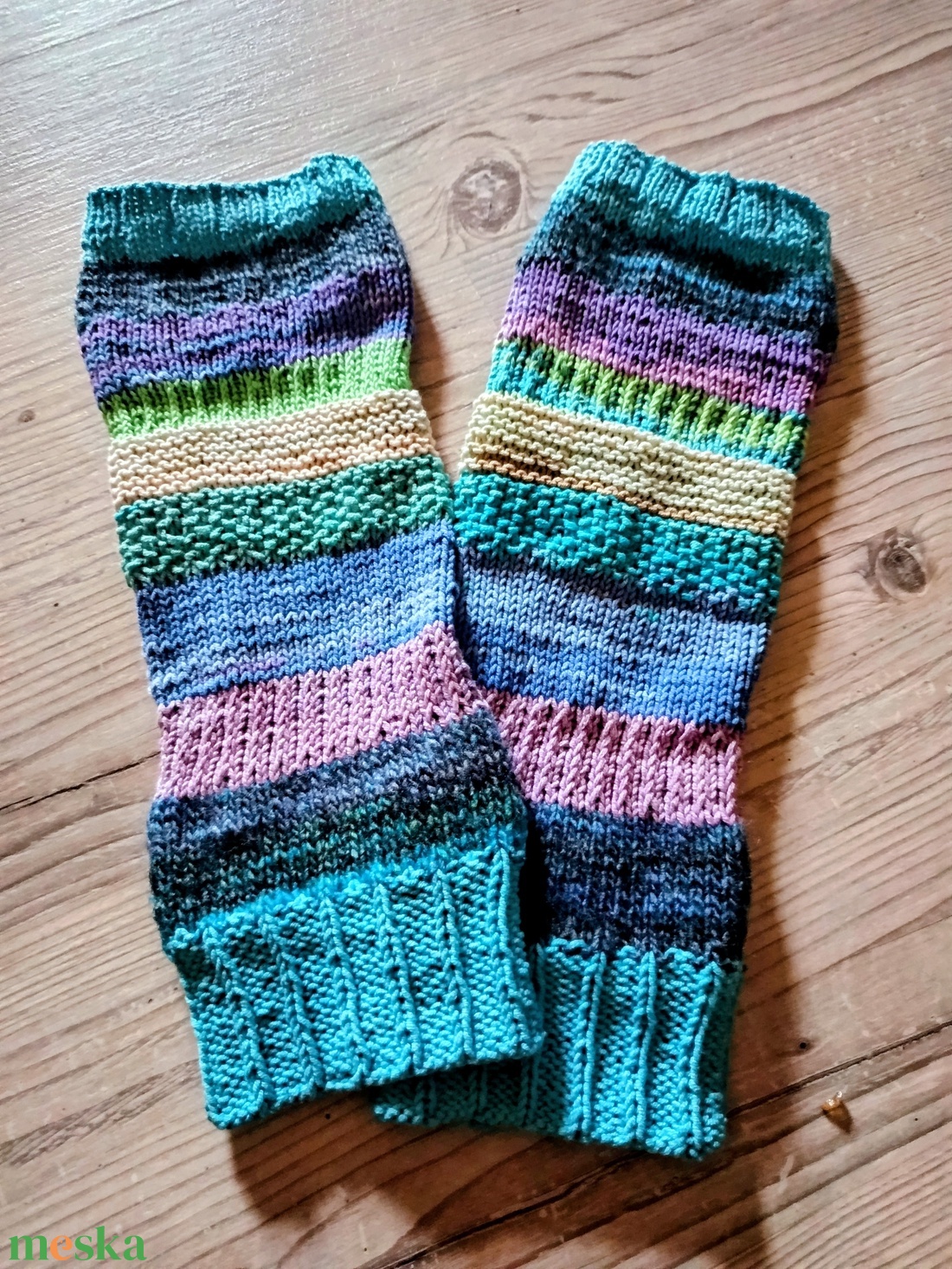 Színes kötött lábmelegítő - ruha & divat - cipő & papucs - lábszármelegítő - Meska.hu