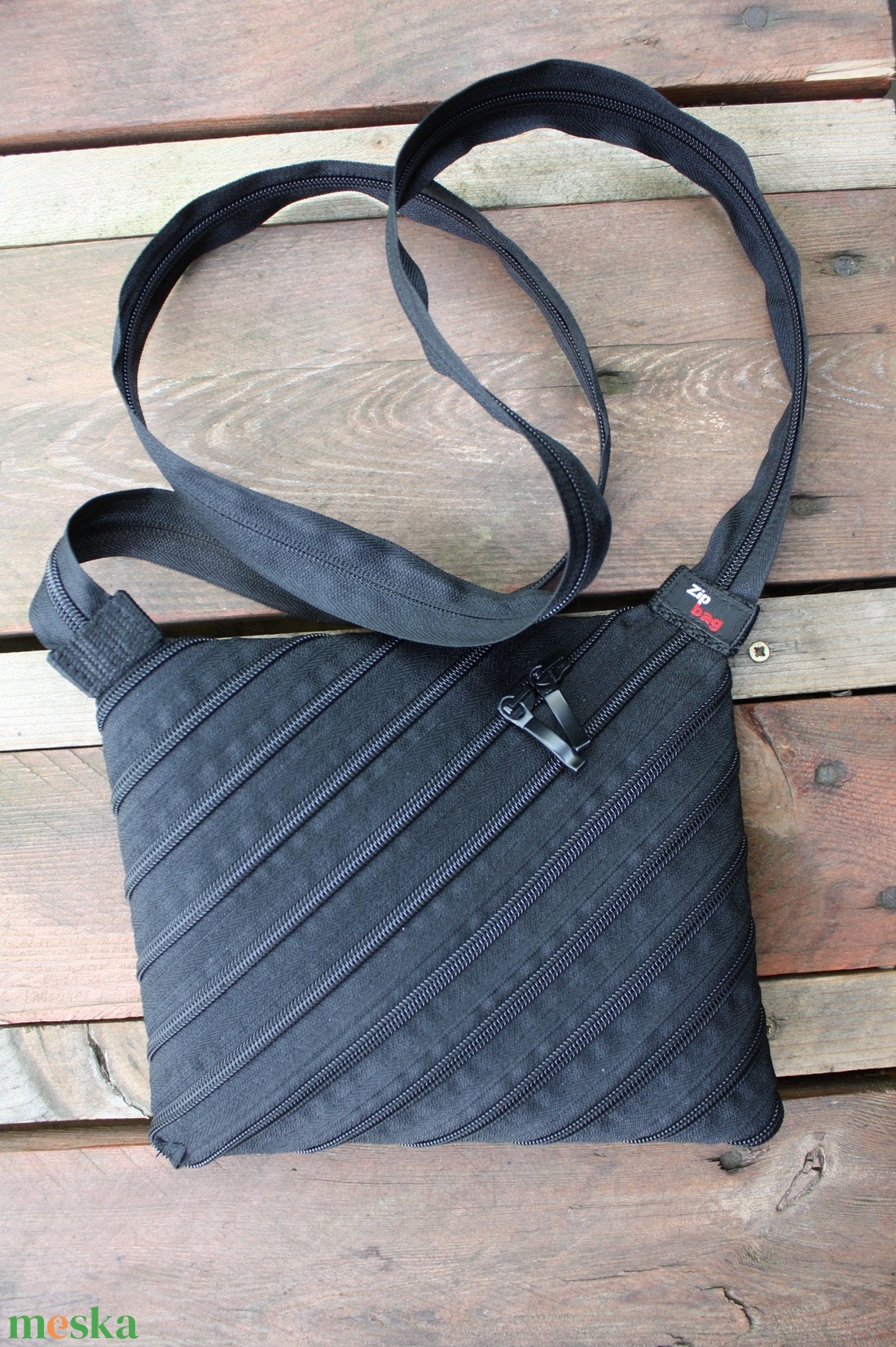 cipzártáska átlós fekete Mini  - táska & tok - kézitáska & válltáska - vállon átvethető táska - Meska.hu