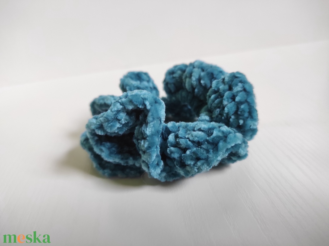 Horgolt plüss hajgumi - ruha & divat - hajdísz & hajcsat - hajgumi - Meska.hu