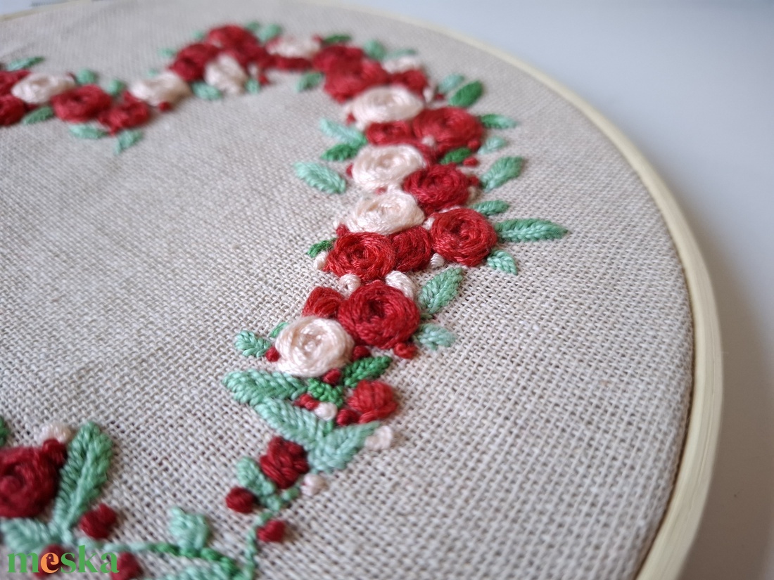 Hímzett kép - Virágba font szeretet - művészet - textilkép - egyéb - Meska.hu