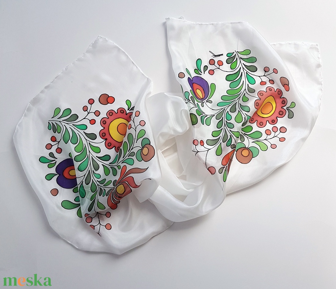 Kézzel festett SELYEMSÁL, magyar népművészet, palóc, felvidéki, virág és levél körminta, színes, fekete és fehér - ruha & divat - sál, sapka, kendő - sál - Meska.hu Kézzel festett SELYEMSÁL, magyar népművészet, palóc, felvidéki, virág és levél körminta, színes, fekete és fehér - ruha & divat - sál, sapka, kendő - sál - Meska.hu