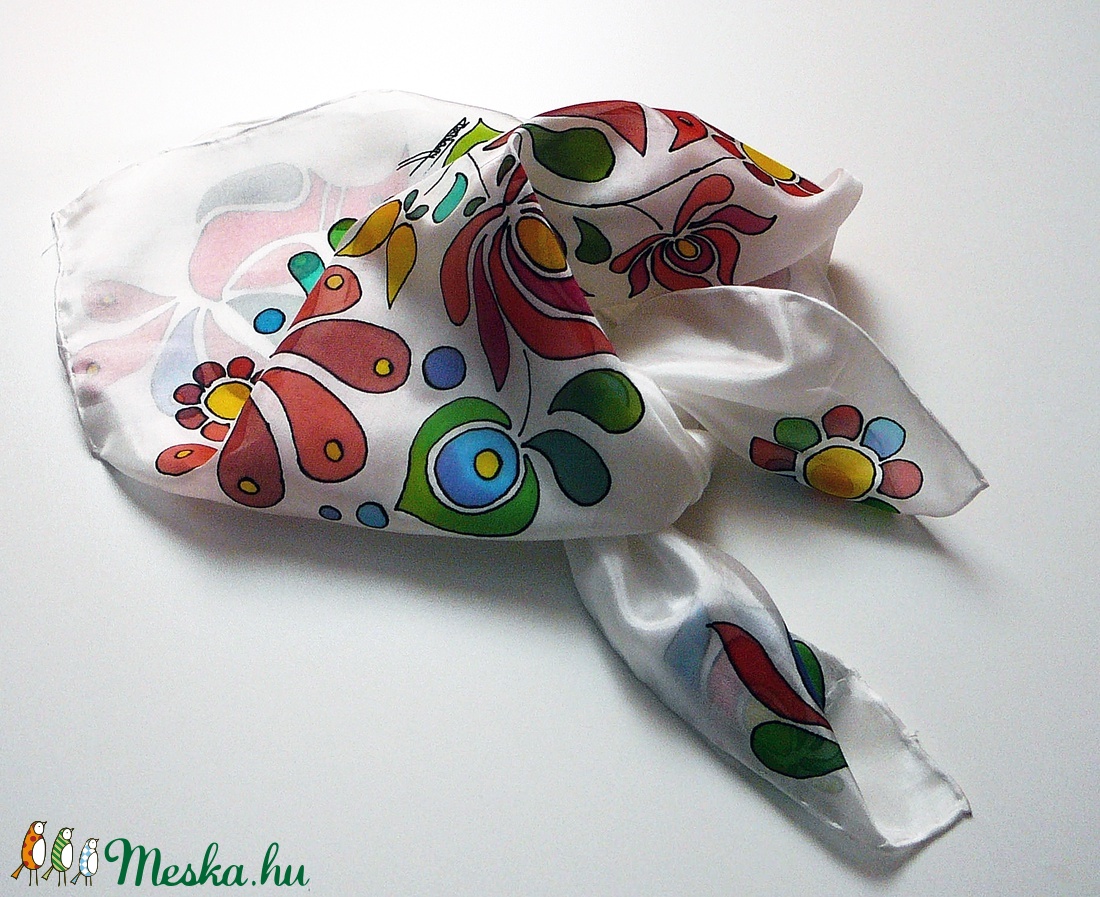 Kézzel festett SELYEMKENDŐ, népi motívum, virág, madár, színes, fekete, fehér_35 -  - Meska.hu
