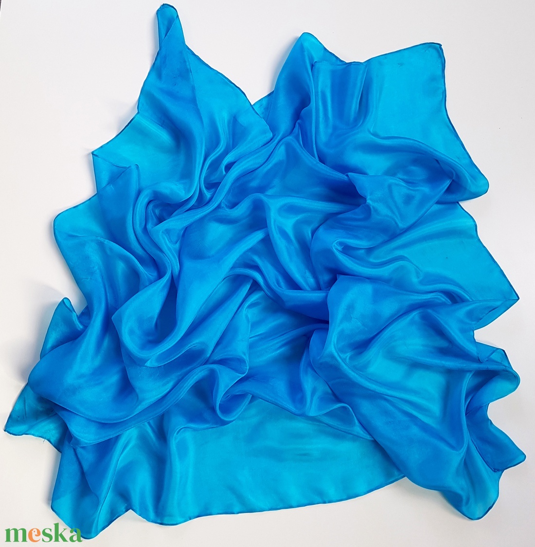 Kézzel festett SELYEMKENDŐ, a kék, világos kék, türkizkék , ciánkék és tengerkék árnyalatai - nagyméretű 110x110 cm - ruha & divat - sál, sapka, kendő - sál - Meska.hu Kézzel festett SELYEMKENDŐ, a kék, világos kék, türkizkék , ciánkék és tengerkék árnyalatai - nagyméretű 110x110 cm - ruha & divat - sál, sapka, kendő - sál - Meska.hu