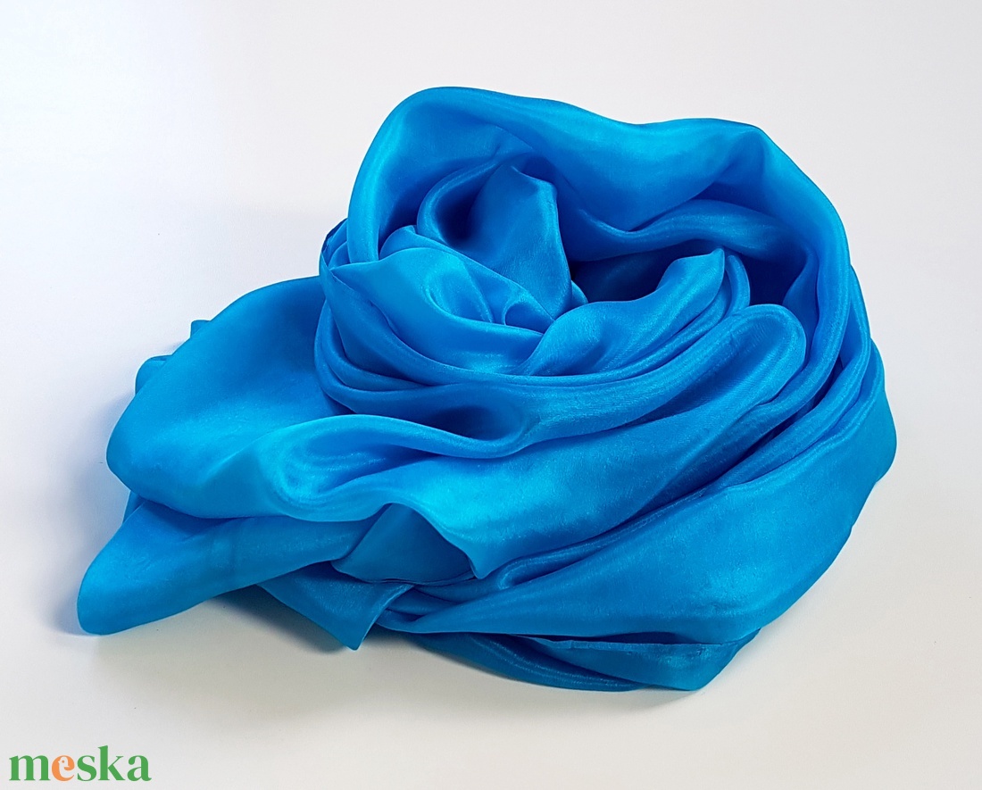 Kézzel festett SELYEMKENDŐ, a kék, világos kék, türkizkék , ciánkék és tengerkék árnyalatai - nagyméretű 110x110 cm - ruha & divat - sál, sapka, kendő - sál - Meska.hu Kézzel festett SELYEMKENDŐ, a kék, világos kék, türkizkék , ciánkék és tengerkék árnyalatai - nagyméretű 110x110 cm - ruha & divat - sál, sapka, kendő - sál - Meska.hu