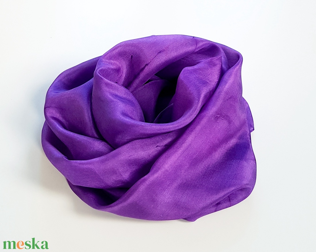 Kézzel festett színes SELYEMSÁL, a lila és magenta árnyalatai - ruha & divat - sál, sapka, kendő - sál - Meska.hu Kézzel festett színes SELYEMSÁL, a lila és magenta árnyalatai - ruha & divat - sál, sapka, kendő - sál - Meska.hu