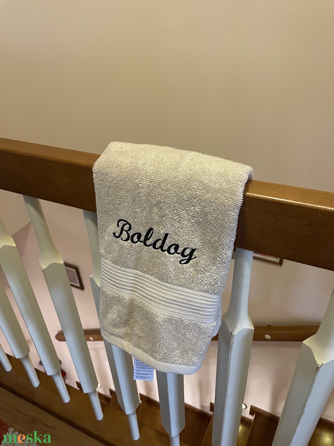 Hímzett törölköző Boldog felirattal - otthon & életmód - fürdőszoba - törölköző - Meska.hu