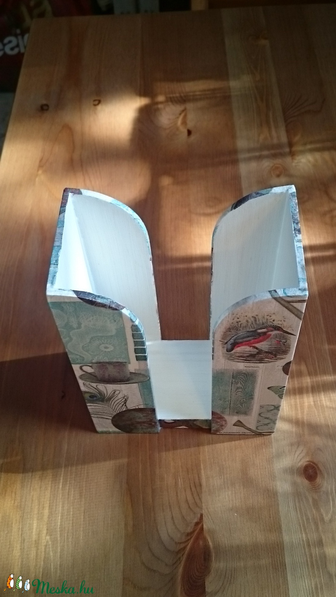 Vintage zsepkendőtartó, mintás asztali zsebkendőtartó szalvéta technikával díszítve, asztaldísz, asztaldekoráció - - Meska.hu Vintage zsepkendőtartó, mintás asztali zsebkendőtartó szalvéta technikával díszítve, asztaldísz, asztaldekoráció - - Meska.hu