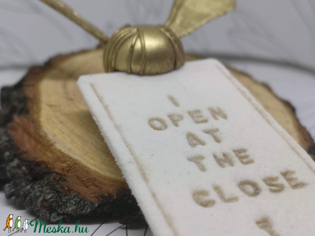 Aranycikesz könyvjelző süthető ygurmából -  - Meska.hu