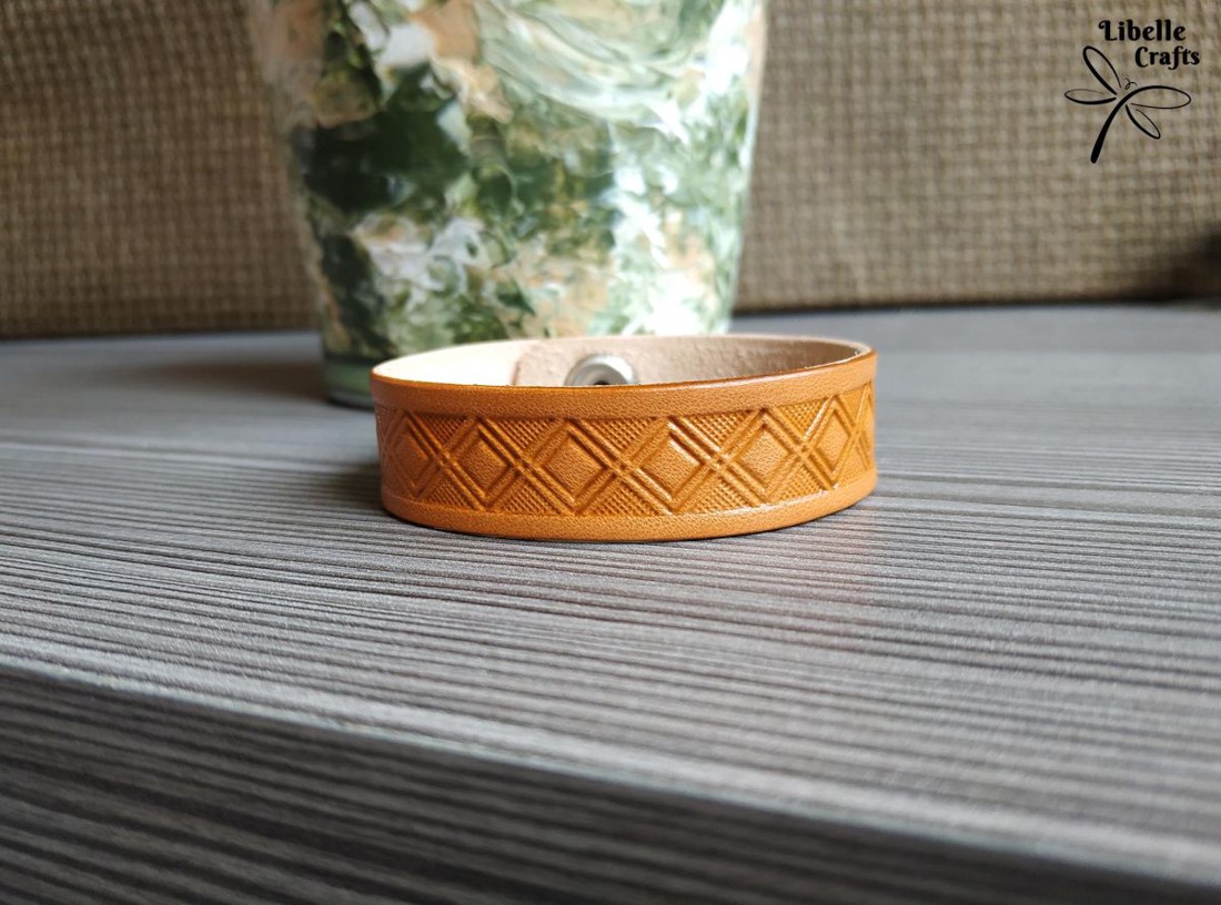 Rombusz sormintás karpánt - ékszer - karkötő - Meska.hu