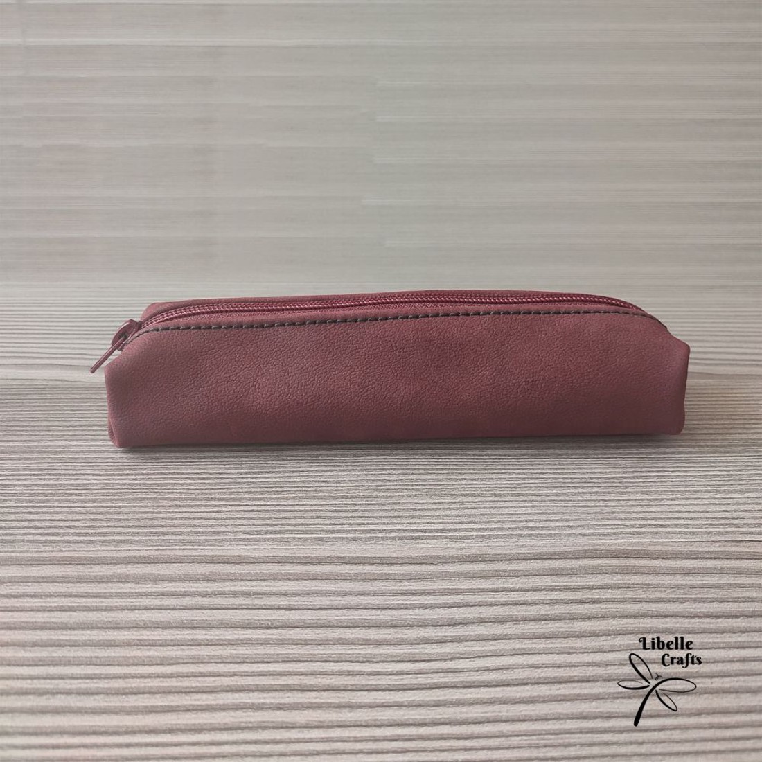 Bordó bőrből készült tolltartó - otthon & életmód - papír, írószer - tolltartó & ceruzatekercs - Meska.hu